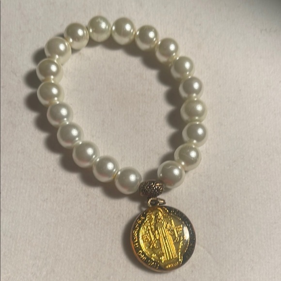 St. Benedict Gold and White Pearl Bracelet with Medallion Charm - Picture 1 of 4